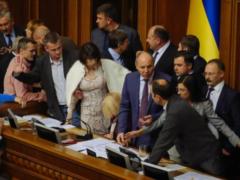 Трибуну Рады так и не разблокировали. Парубий закрыл заседание