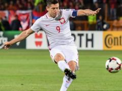 Classical execution of a free-kick from Lewandowski