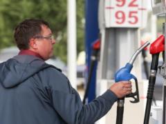 СМИ: На юге круто подорожал бензин