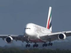 Пілот гігантського Airbus зробив в Німеччині посадку в складних метеоумовах