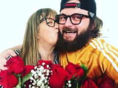 Трогательные кадры: Дзидзьо показал свою маму, которая сделала сыну незабываемый сюрприз