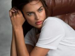 Сексапильная Ирина Шейк в нижнем белье показала роскошную фигуру