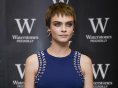 Кара Делевинь страдает собачей болезнью