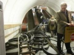 Женские каблуки сломали эскалатор на  Крещатике 
