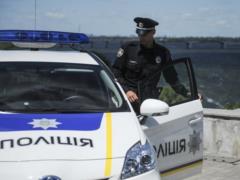 Вам и не снилось. Полиция в Харькове задержала Mercedes, ездивший без резины на колесах