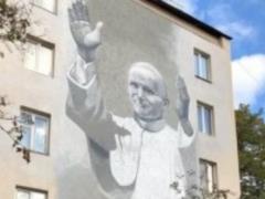В центре столицы открыли мурал с изображением Иоанна Павла II