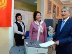 На выборах в Кыргызстане лидирует преемник действующего президента