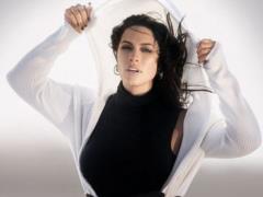 Модель plus-size Эшли Грэм в нижнем белье рассказала, что ее пастор следит за ней в фотоблоге
