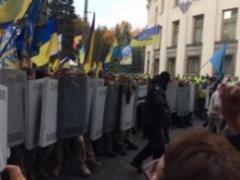 Столкновения под Радой: активисты перекрыли Грушевского