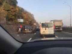 На столичном Набережном шоссе - авария, машины стоят в огромной пробке