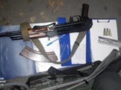 В Броварах мужчину с автоматом задержали на детской площадке