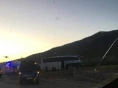 В Турции туристический автобус столкнулся с грузовиком, есть пострадавшие