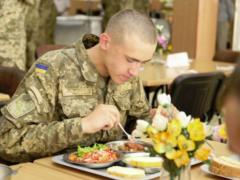 Минобороны: ежедневно по новой системе питается от 6 до 8000 военнослужащих