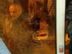 В столице неизвестные бросили в окно автобуса камень: есть пострадавшая