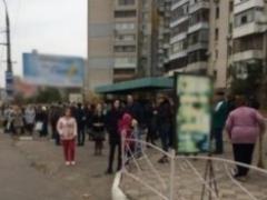 В Херсоне из-за забастовки перевозчиков на остановках возникли очереди