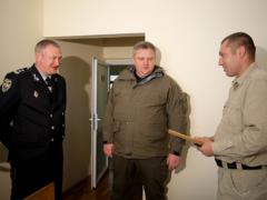 Пострадавшие под Радой правоохранители получили награды и очередные звания