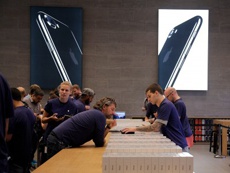Сотрудники магазинов Apple не будут навязывать iPhone X покупателям