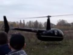 В Чернигове посреди микрорайона сел вертолет