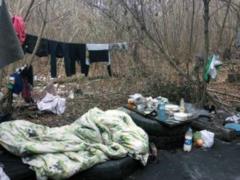 Жили в шалаше. Полиция в Харькове выручила из беды женщину с грудным ребенком