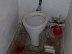 В столице сын пытался утопить мать в унитазе