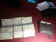 На Донетчине трое правоохранителей попались на взятке в 7200 долларов
