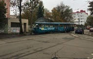 В Киеве сошел с рельсов трамвай, частично перекрыв дорогу