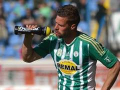 Футболист избил судью и соперника в матче чемпионата Чехии