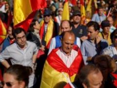 В Барселоне прошли массовые митинги против независимости Каталонии