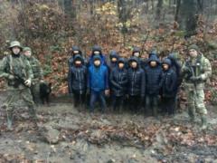 В Закарпатской области курсанты поймали 12 нелегалов