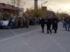 У Вірменії невідомий взяв дітей в заручники