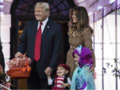 Меланія і Трамп відзначили Геловін в Білому домі