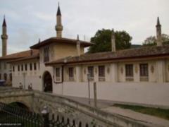 В Крыму во время ремонта дворца рабочие повредили старинные росписи