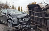 In Kiev, an off-roader and a minibus collided, there are injured