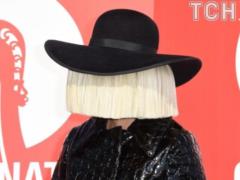 Singer Sia showed fans her bare buttocks