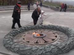 In Kiev, a defiled eternal flame was revived