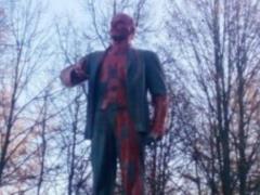 У Петербурзі монумент Леніну облили фарбою
