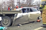 Спасатели буквально вырезали водителя из искореженного Nissan, залетевшего под большегруз на Объездной дороге.