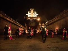 Frontman The Hardkiss Sanina burned flags at the shipyard in a new video