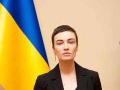Стройная Анастасия Приходько показала, как ей присваивали звание заслуженной артистки
