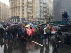  March of the indignant  moved to the government building,