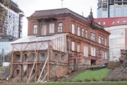 The famous architect of Yekaterinburg asks the townspeople to follow the fate of Kossy s house