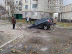 In Sumy, the car fell through the asphalt