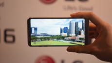 How do consumers relate to displays with an aspect ratio of 18: 9?