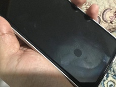 The iPhone X has air bubbles on the edges of the display