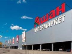 Охоронці столичного супермаркету довели двох школярок до сліз і істерик