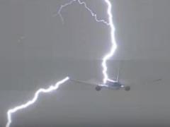 Lightning struck a passenger plane departing from Amsterdam