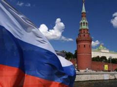 В центре Москвы броневик инкассаторов наехал на открытый люк и перевернулся, есть раненые