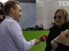 With a  tail  and wearing sunglasses: Patricia Kaas flew to Kiev