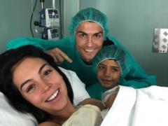 Подруга Роналду выложила милое фото с маленькой дочкой