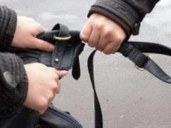 У Києві біля автосалону у чоловіка вкрали сто тисяч доларів